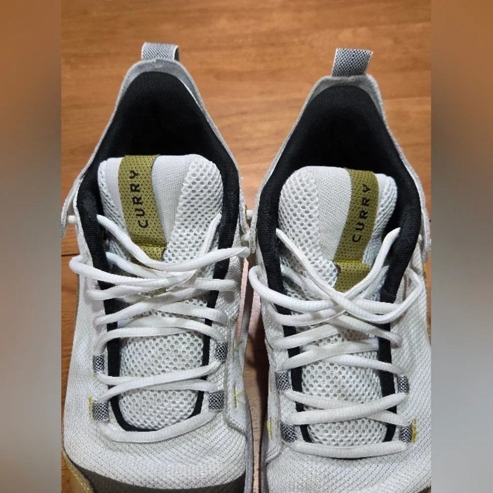 Stephen Curry Under Armour Curry Shoes White Gold Men's‎ 9 | Charity Listing